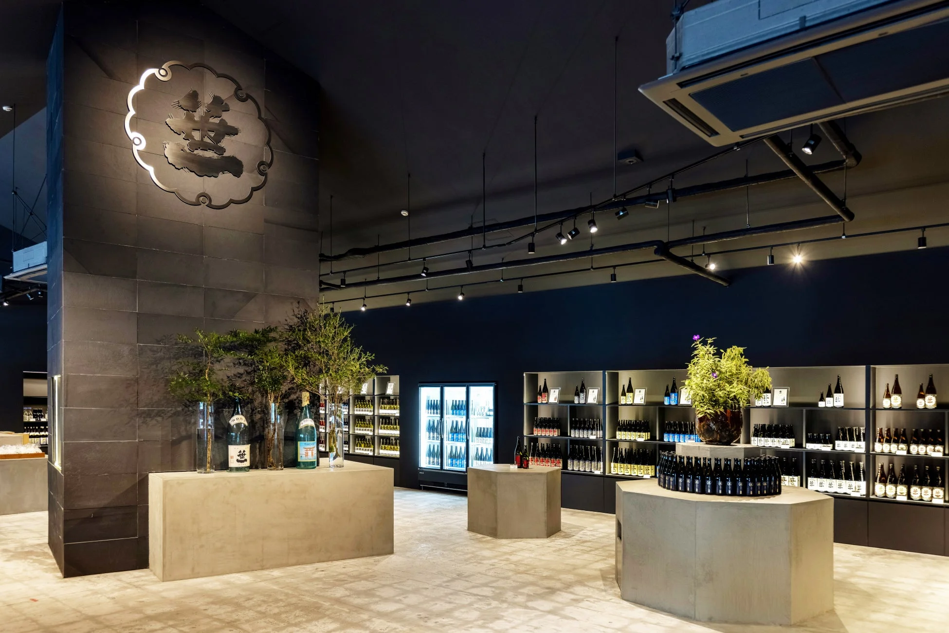 モダンな酒屋の店内