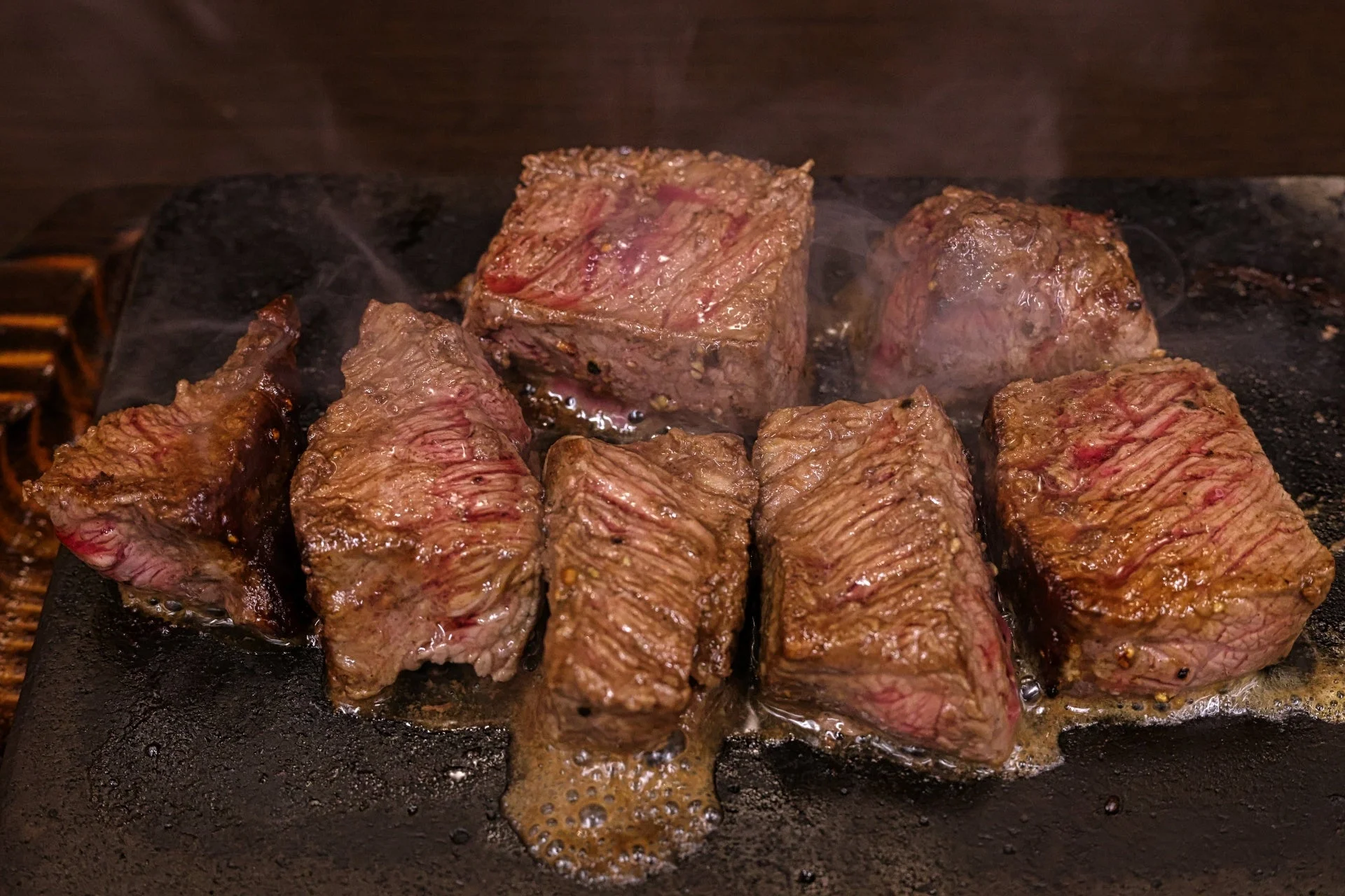 まほろば赤牛サイコロステーキ