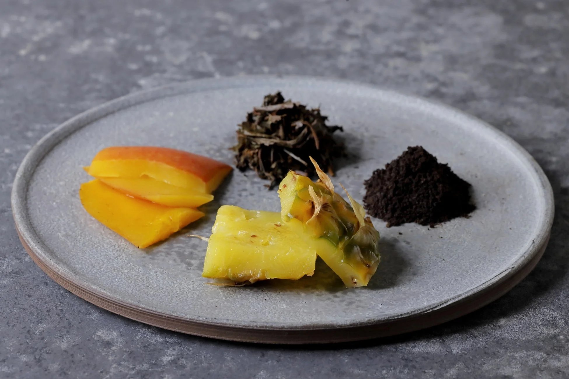 マンゴー、パイナップル、茶葉、コーヒー粉