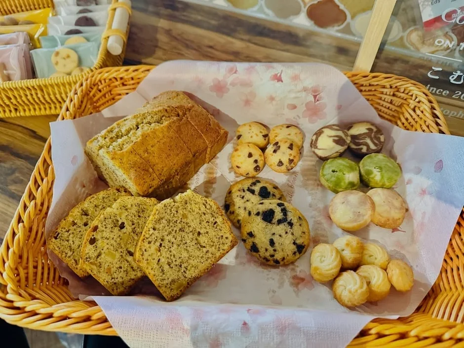 バスケットの焼き菓子