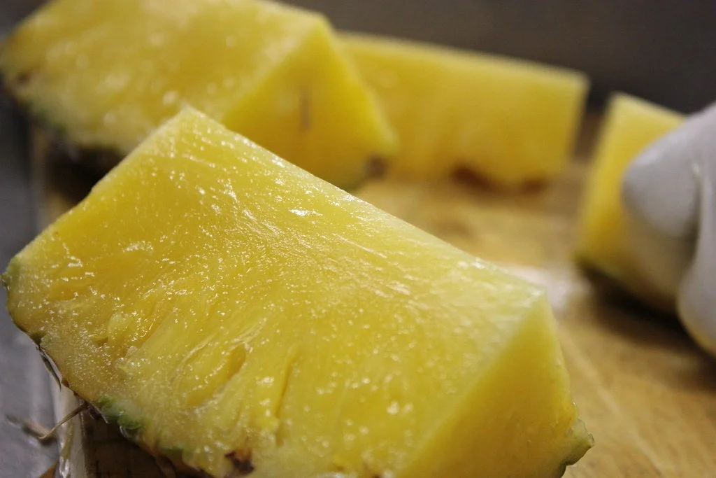 カットされたパイナップル