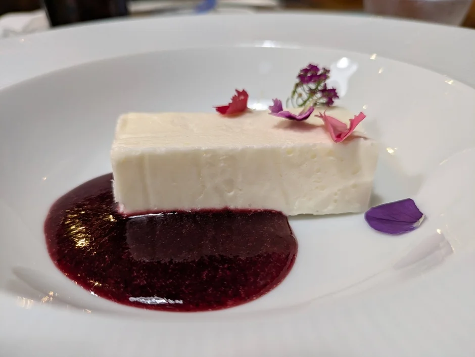 白い四角いデザート