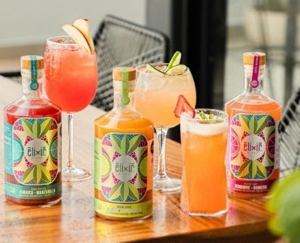 Elixir Mixerのボトルとカクテル