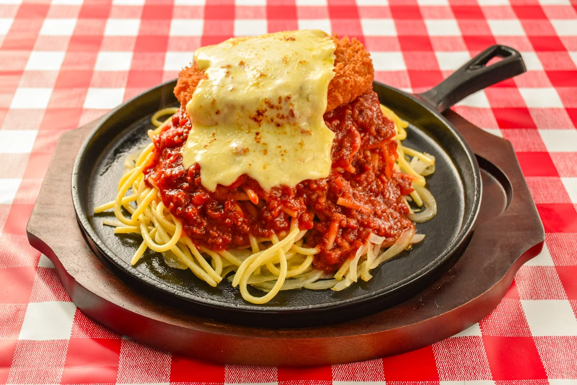 ミートソースカツとチーズのスパゲッティ