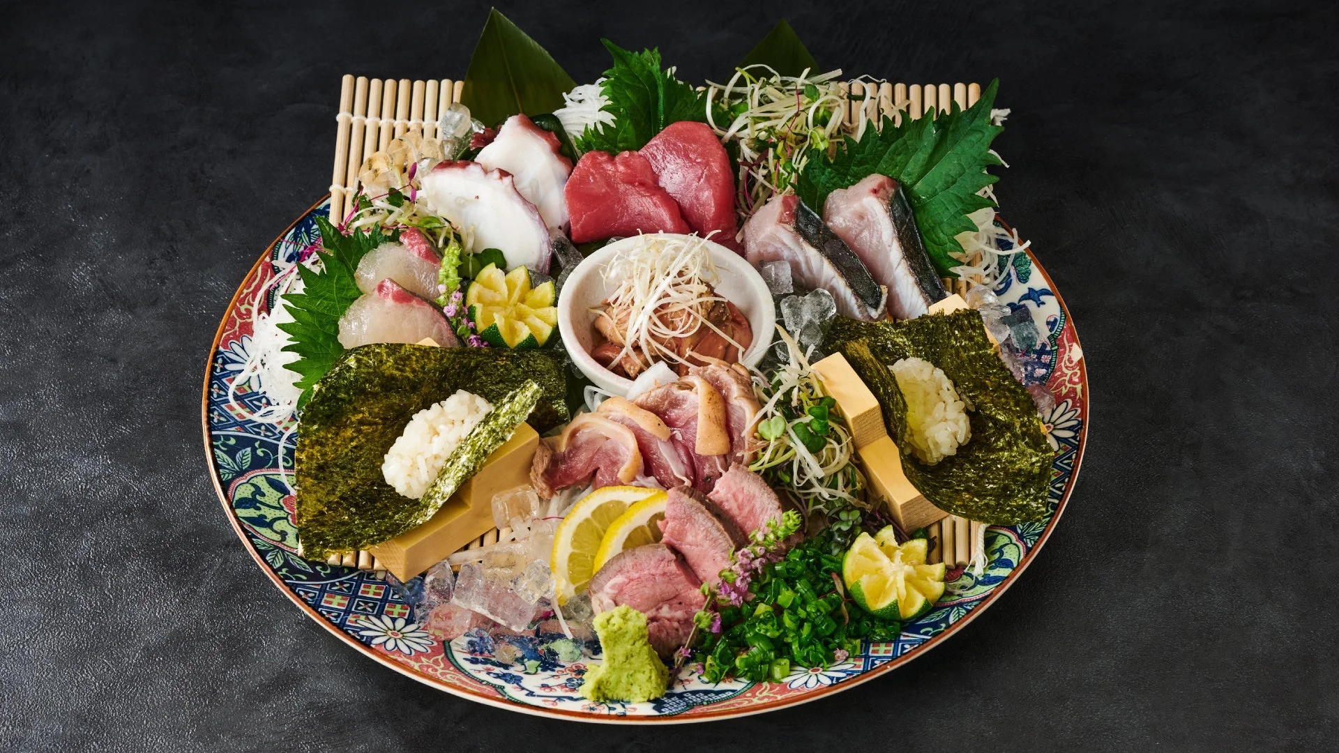 鮮魚と肉刺し7種盛り合わせ（銀座盛り）