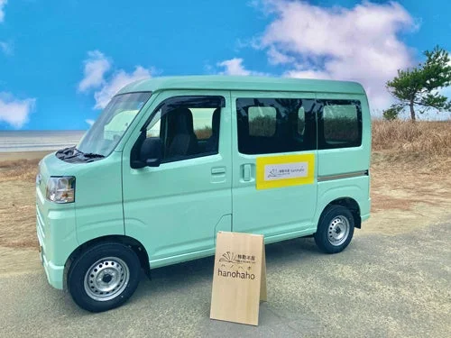 移動本屋hanohahoの車