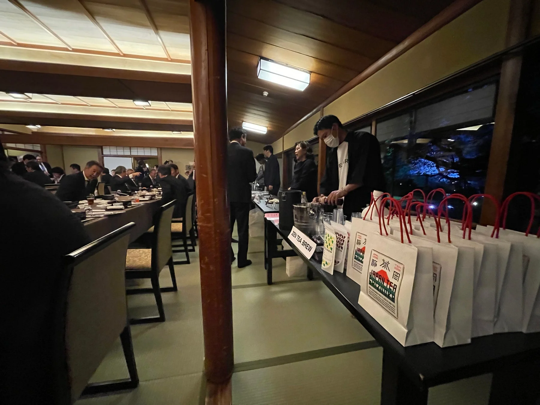 和室でのビジネスイベント風景