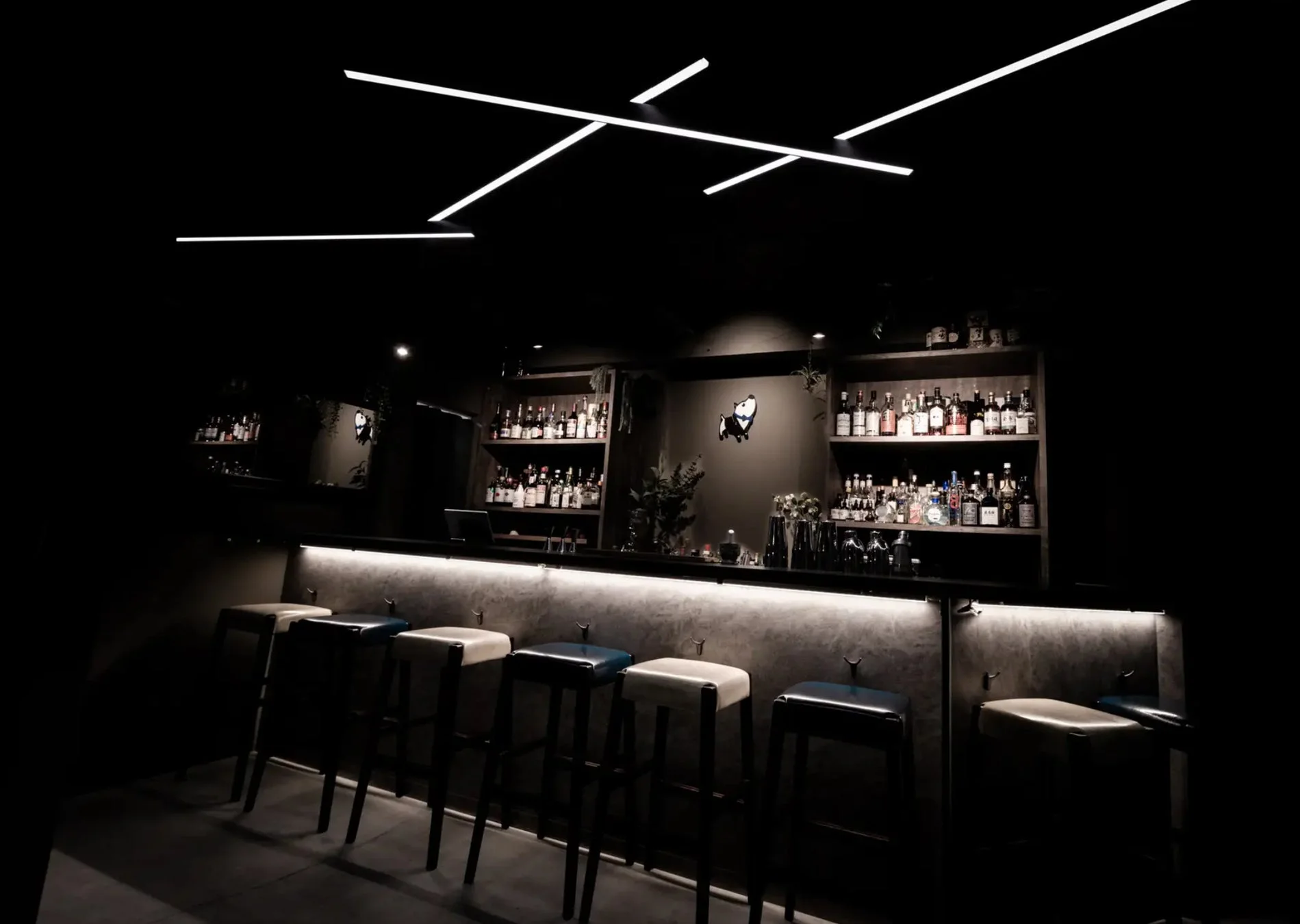 Japanese Gin Bar THE HISAKA Interior