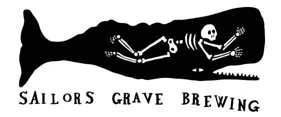 黒いクジラのシルエットの中に白い人骨が横たわっているイラストです。その下に「SAILORS GRAVE BREWING」という文字が書かれており、醸造所のロゴデザインと考えられます。