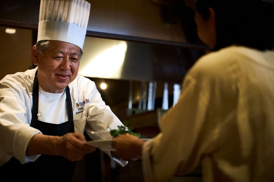 ベテランシェフが料理提供