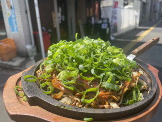中目黒に新たな挑戦！昼は広島、夜は大阪…二つの魂が宿る「間借りお好み焼き店」が拓く飲食業界の未来