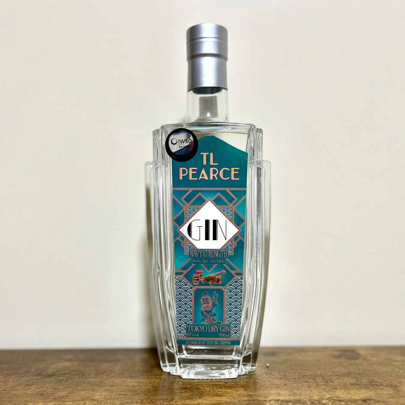 TL PEARCE TOKYO DRY GINボトル