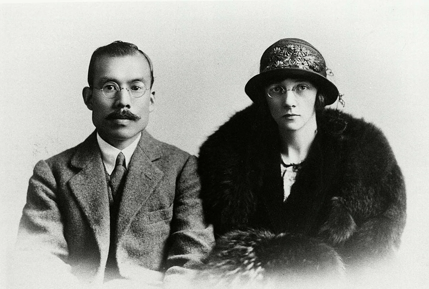 竹鶴政孝とリタのモノクロ写真