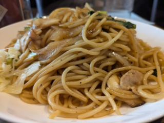 伝説のロメスパ「ボーノボーノ」が御茶ノ水に初上陸！🍜✨ 700円から味わえる昭和の味と、新しい開業スタイル「シェアレストラン」の魅力に迫る！