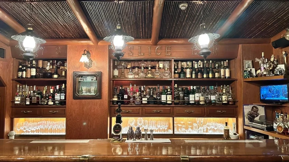SLICE BARの店内